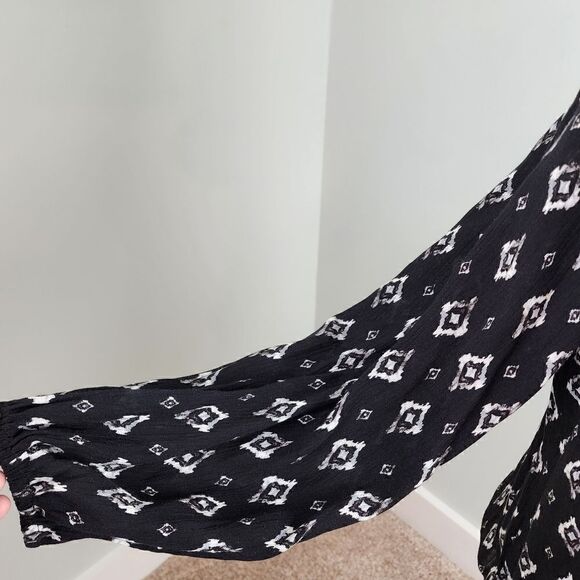 Paper Moon Women's Round Neck With Tie Elastic Sleeve Top Size Small - Picture 3 of 8